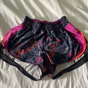 LULULEMON SIZE 4 SHORT